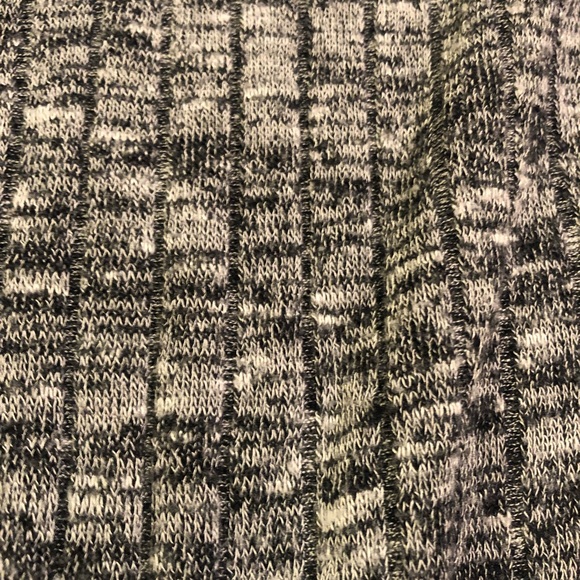 Cutout shoulder long sleeve - Picture 2 of 4